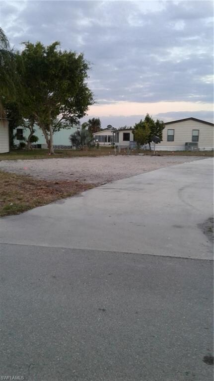 4796 Tahiti Dr, Bonita Springs, FL 34134