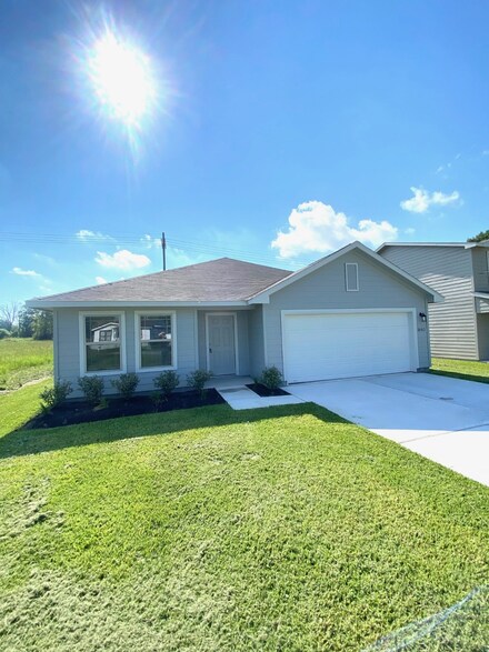 2802 14th St, Hempstead, TX 77445