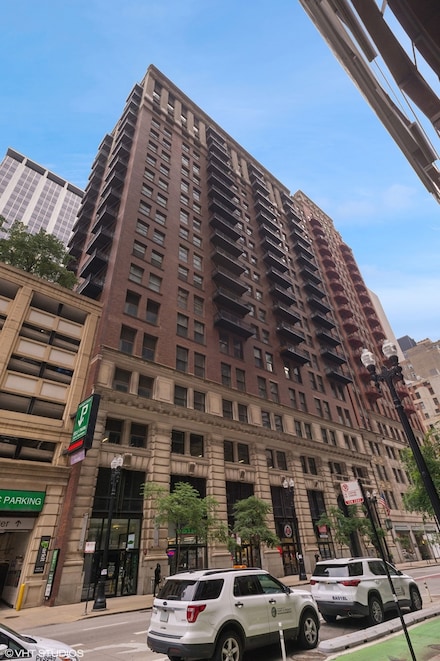 212 W Washington St Unit 1112, Chicago, IL 60606