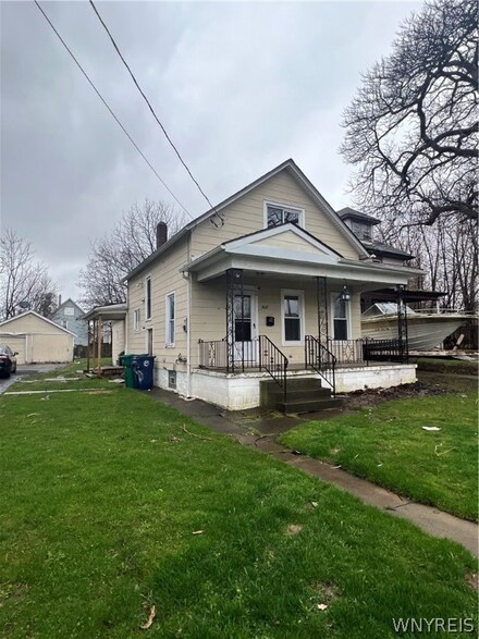 1827 Niagara Ave, Niagara Falls, NY 14305