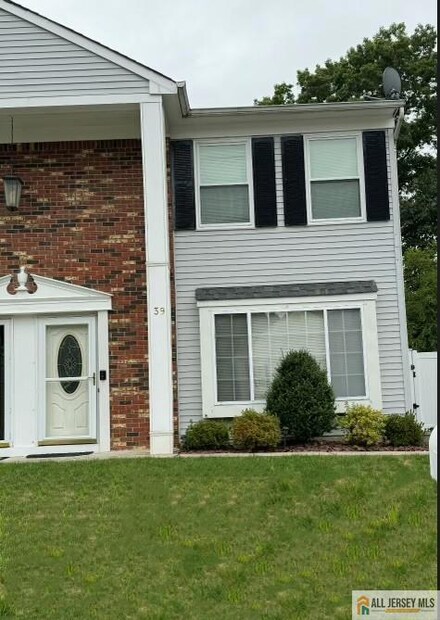 39 Brewster Cir, Old Bridge, NJ 08857
