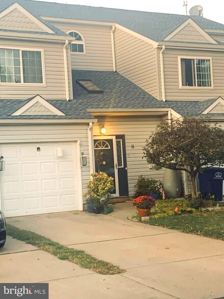 11 Sassafras Dr, Lumberton, NJ 08048