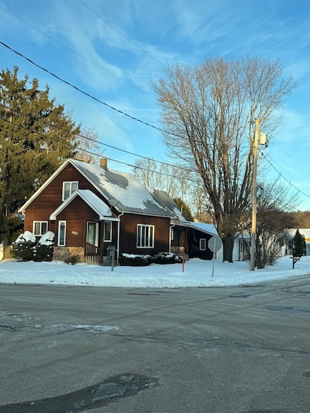 452 Mill St, Manawa, WI 54949