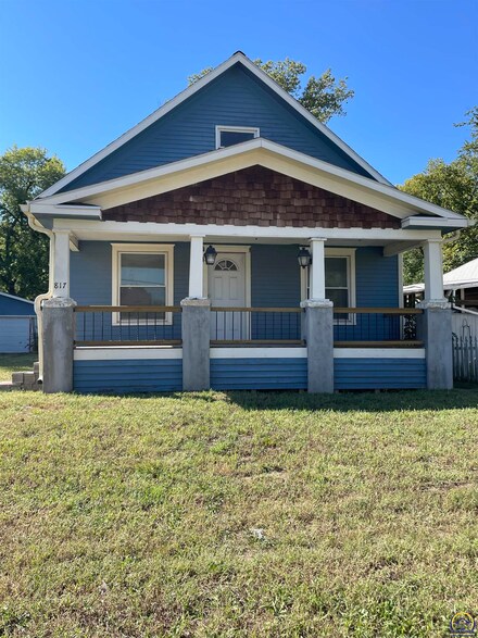 817 SE Chandler St, Topeka, KS 66607