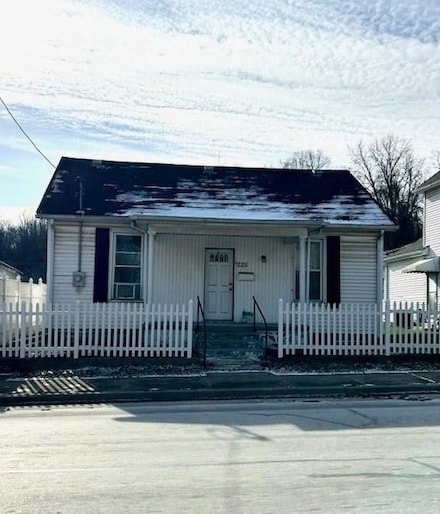 225 & 227 W 3rd St, Connersville, IN 47331
