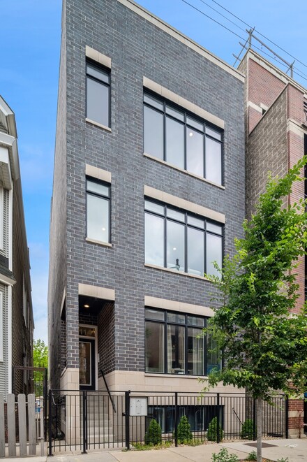 2114 W Belmont Ave Unit 3, Chicago, IL 60618