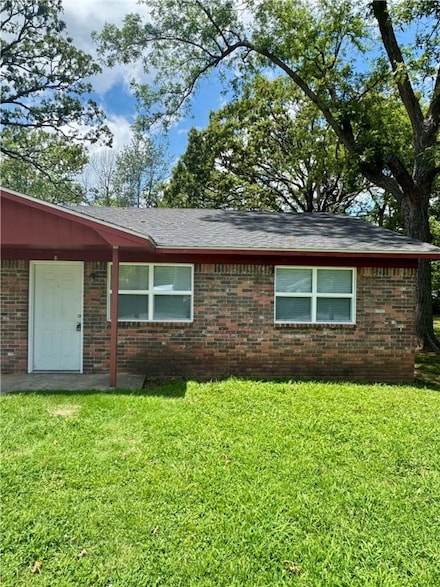 704 S Oak Hill St Unit B, Siloam Springs, AR 72761