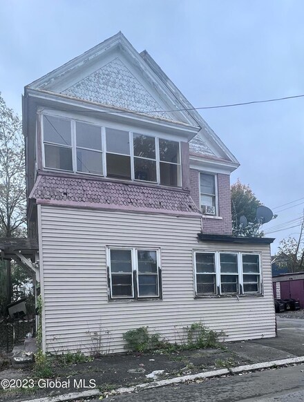 737 Bailey St, Schenectady, NY 12303