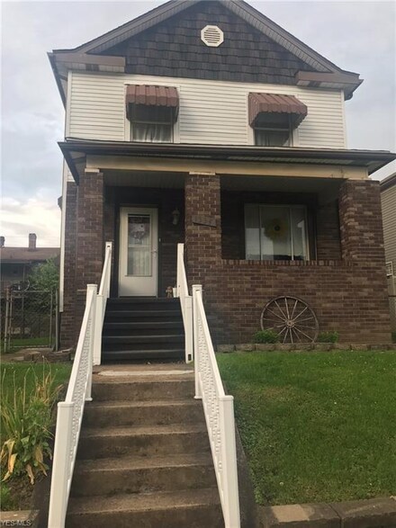 1334 West St, Follansbee, WV 26037