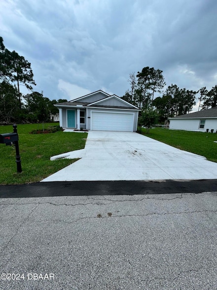 8 Phoenix Ln, Palm Coast, FL 32164