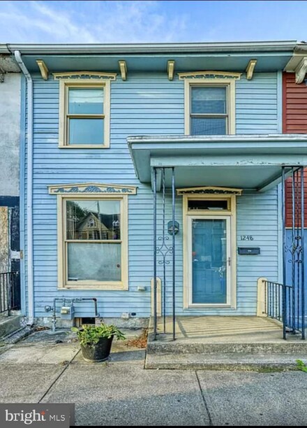 1248 Derry St, Harrisburg, PA 17104