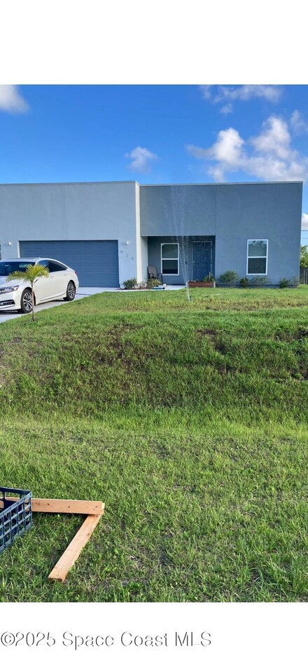 924 Armstrong Rd SE, Palm Bay, FL 32909