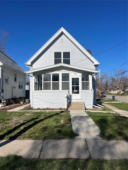 801 15th St SE, Cedar Rapids, IA 52403