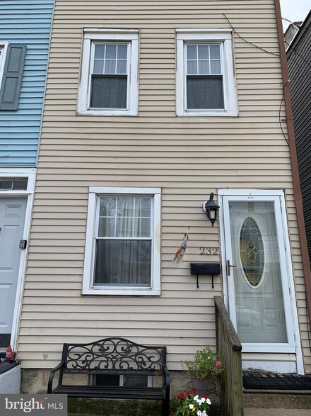 232 Mercer St, Gloucester City, NJ 08030