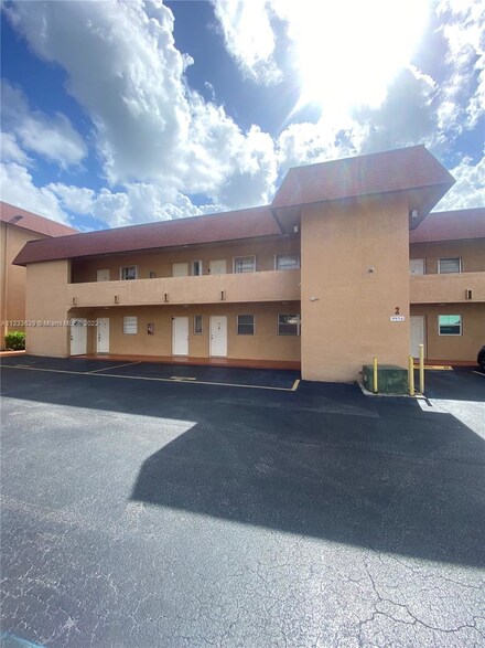 9954 N Kendall Dr Unit 2242, Miami, FL 33176