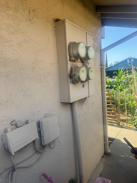7121 Bobbie Ave, Winton, CA 95388