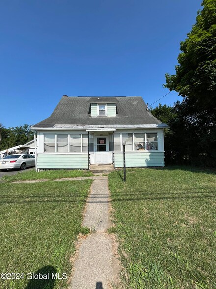 331 Hudson Ave, Mechanicville, NY 12118