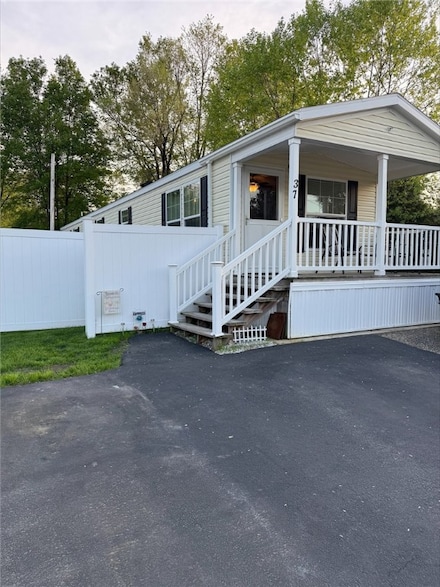 37 Hemlock Rd, Chepachet, RI 02814