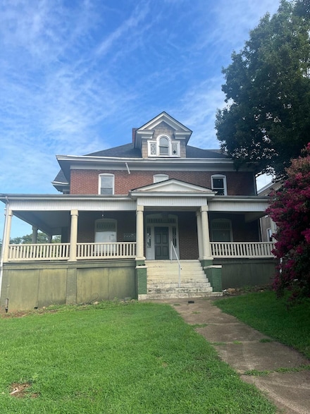 813,821 13th St SW, Roanoke, VA 24016