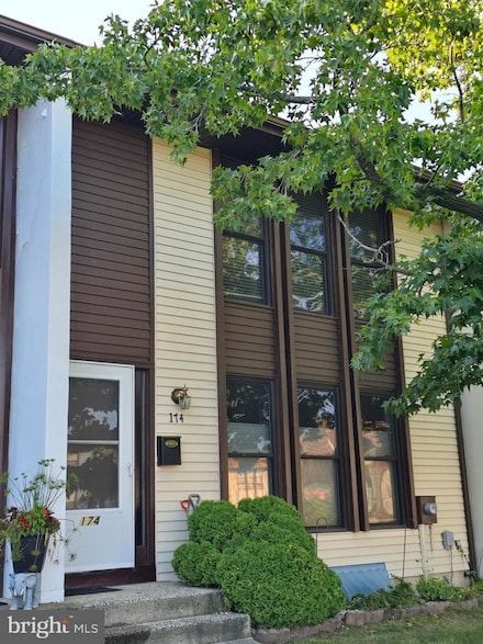 174 Canterbury Ct, East Windsor, NJ 08520