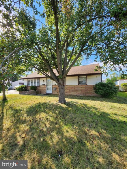 462 Wayne Rd, Bellmawr, NJ 08031