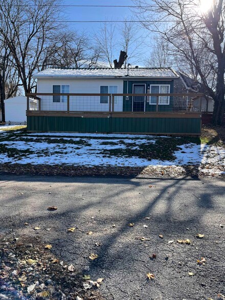 930 W 590 S, Wolcottville, IN 46795