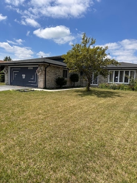17700 Oakwood Ave, Country Club Hills, IL 60478