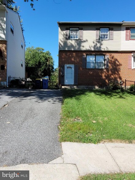 4 Booker Cir, New Castle, DE 19720