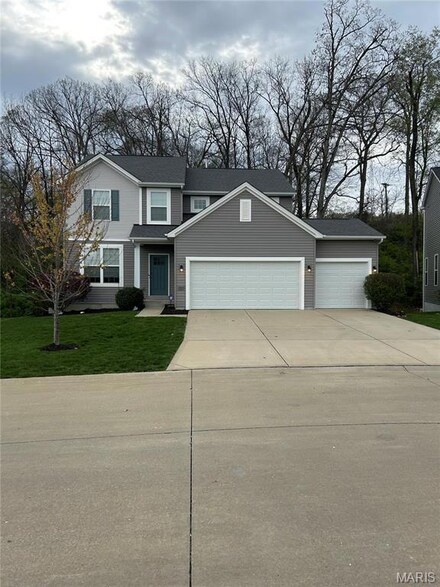 950 Konert Lake Dr, Fenton, MO 63026