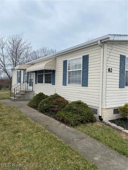 82 Caesars Cir, Amherst, OH 44001