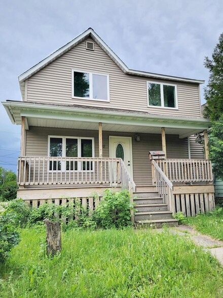 102 7th St S, Virginia, MN 55792