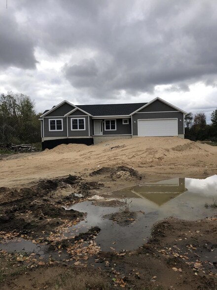 8073 Cee Cook Ln, Ravenna, MI 49451