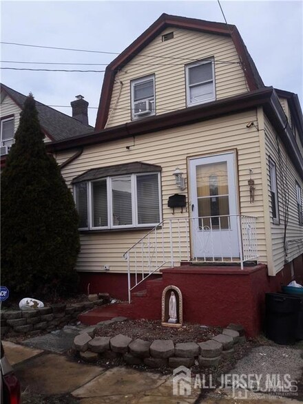 298 Sutton St, Perth Amboy, NJ 08861