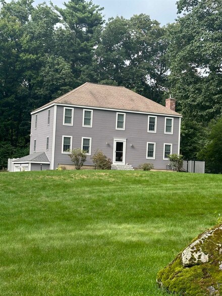 14 Majestic Ln, Merrimack, NH 03054