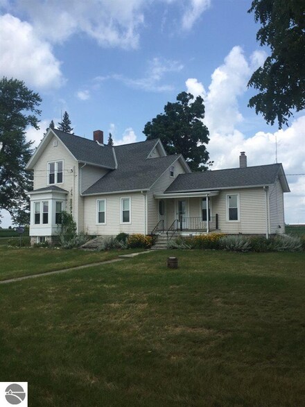 636 N Baldwin Rd, Ithaca, MI 48847
