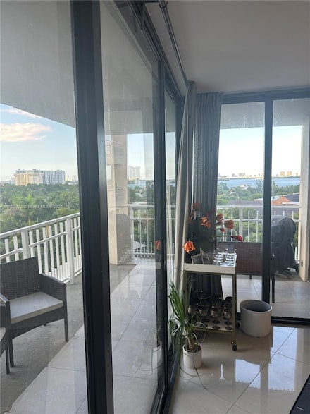 1000 Quayside Terrace Unit 905, Miami, FL 33138