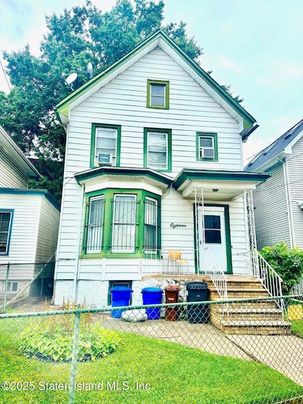 18 Cottage Place, Staten Island, NY 10302