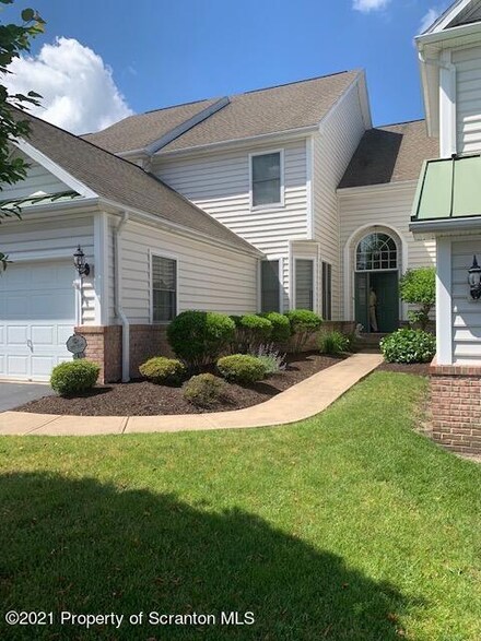 2405 Browning Close Unit 24E, Moosic, PA 18507