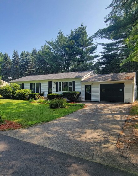 36 Edgewood Dr, Hopkinton, NH 03229