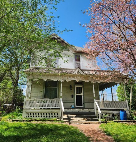 803 Prospect Ave, Carthage, MO 64836