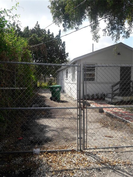 1774 NW 62nd Terrace, Miami, FL 33147