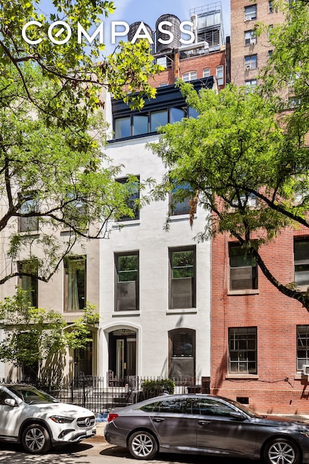225 W 22nd St, New York, NY 10011