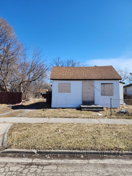 2126 Maplewood Ave, Saginaw, MI 48601