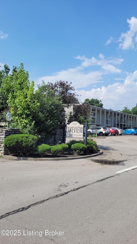 1935 Gardiner Ln Unit E71, Louisville, KY 40205