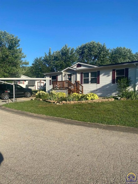 209 SE Cottonwood St, Topeka, KS 66609