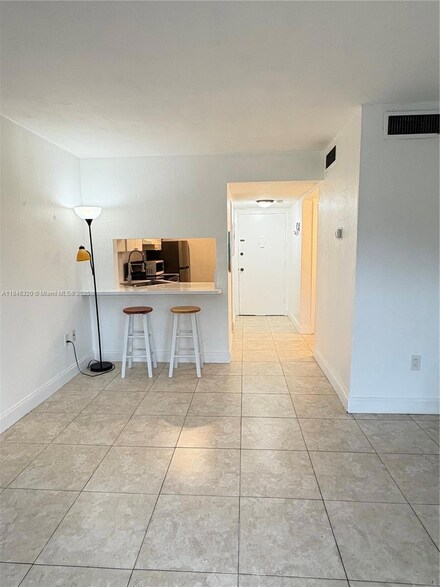 7403 SW 82nd St Unit 207N, Miami, FL 33143