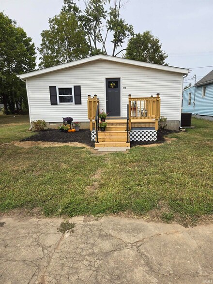 916 N 12th St, Vincennes, IN 47591