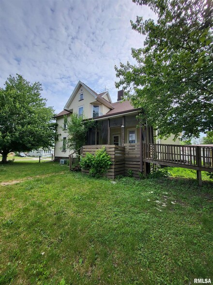 1214 E Berrien St, Galesburg, IL 61401
