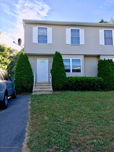 2 Cavour Ave, Jamesburg, NJ 08831