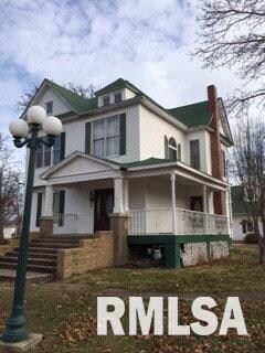 510 S Walnut St, Sesser, IL 62884